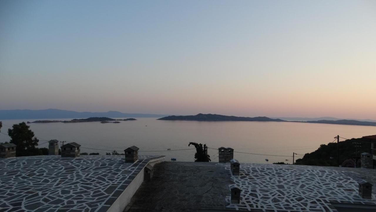 House With Marvelous View Apartment Ouranoupoli Bagian luar foto